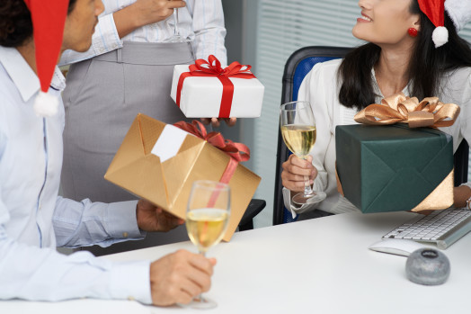 Your Guide to Buying Gifts for Coworkers During the Holidays