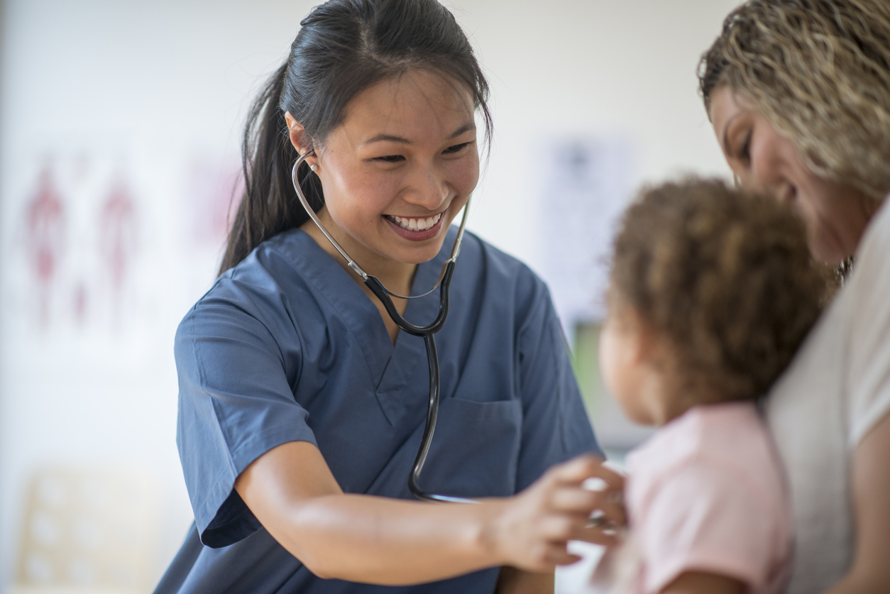What is a travel nurse?
